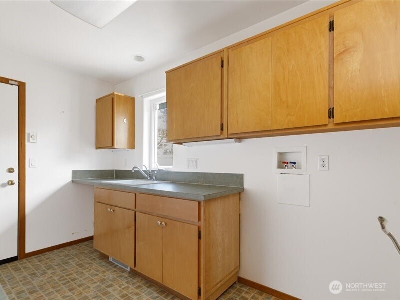 670 El Prado Avenue , Coupeville, WA 98239