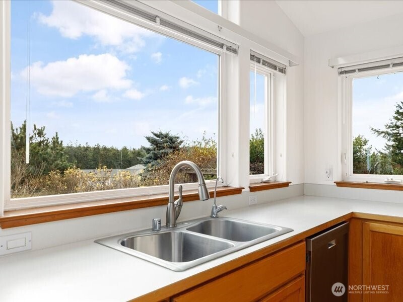 670 El Prado Avenue , Coupeville, WA 98239