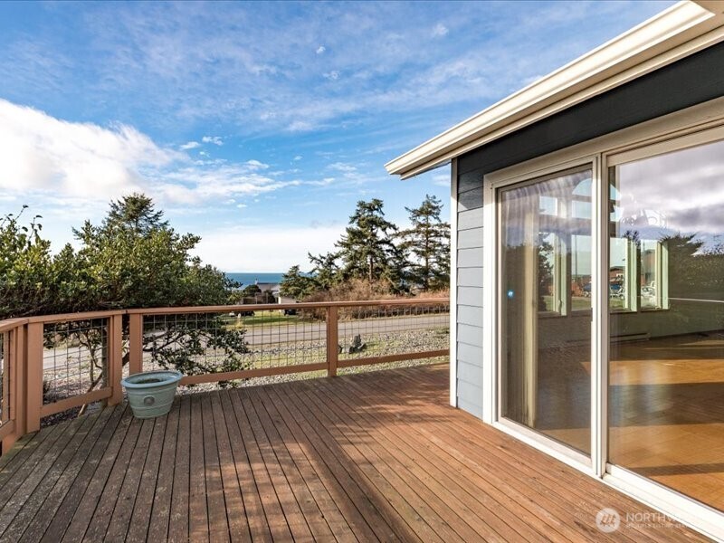 670 El Prado Avenue , Coupeville, WA 98239