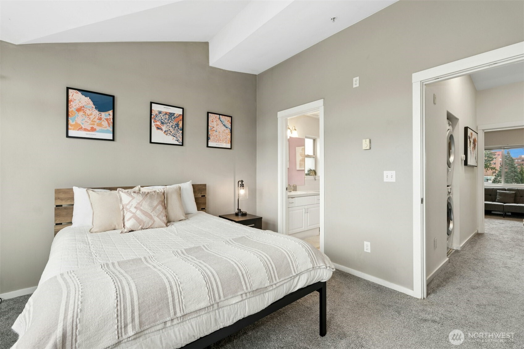 11560 Stone Avenue N #101, Seattle, WA 98133