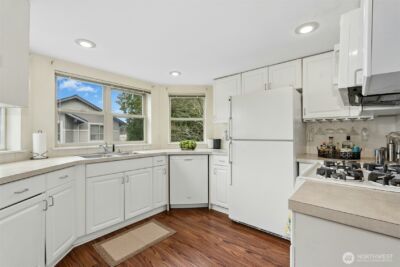 11560 Stone Avenue N #101, Seattle, WA 98133 - Photo 8