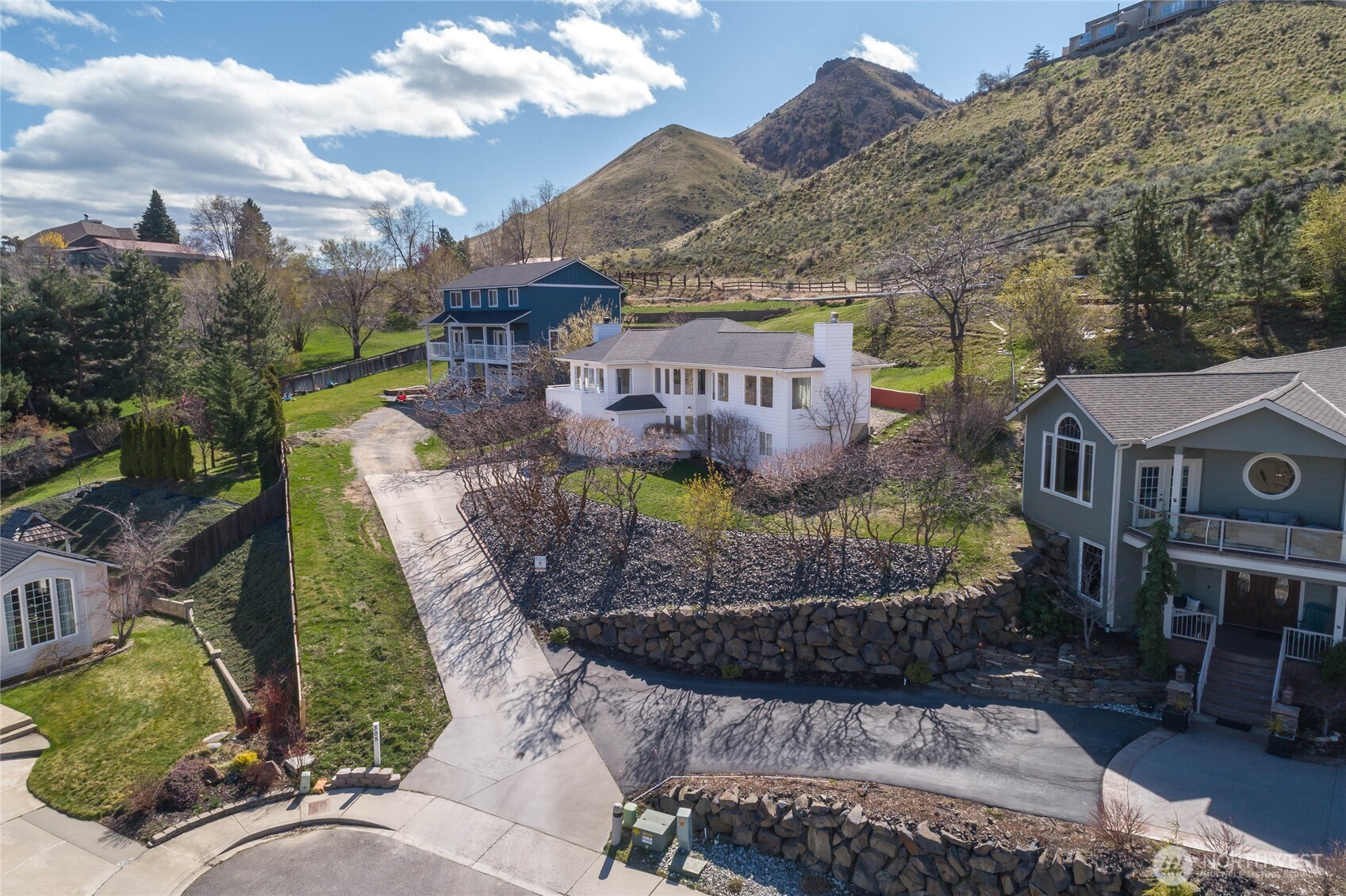 301 Canyon Place , Wenatchee, WA 98801