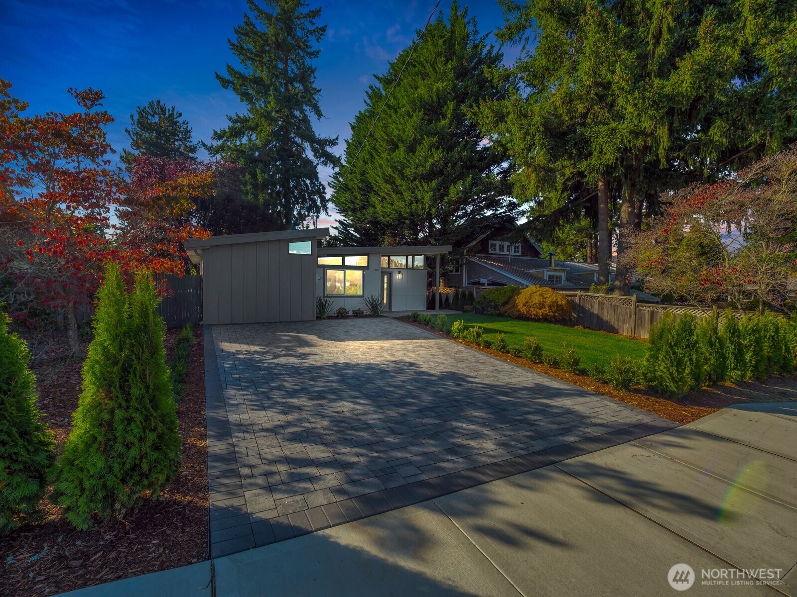 3131 112th Avenue SE, Bellevue, WA 98004