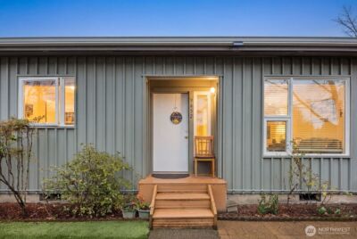 9452 25th Avenue SW, Seattle, WA 98106 - Photo 2