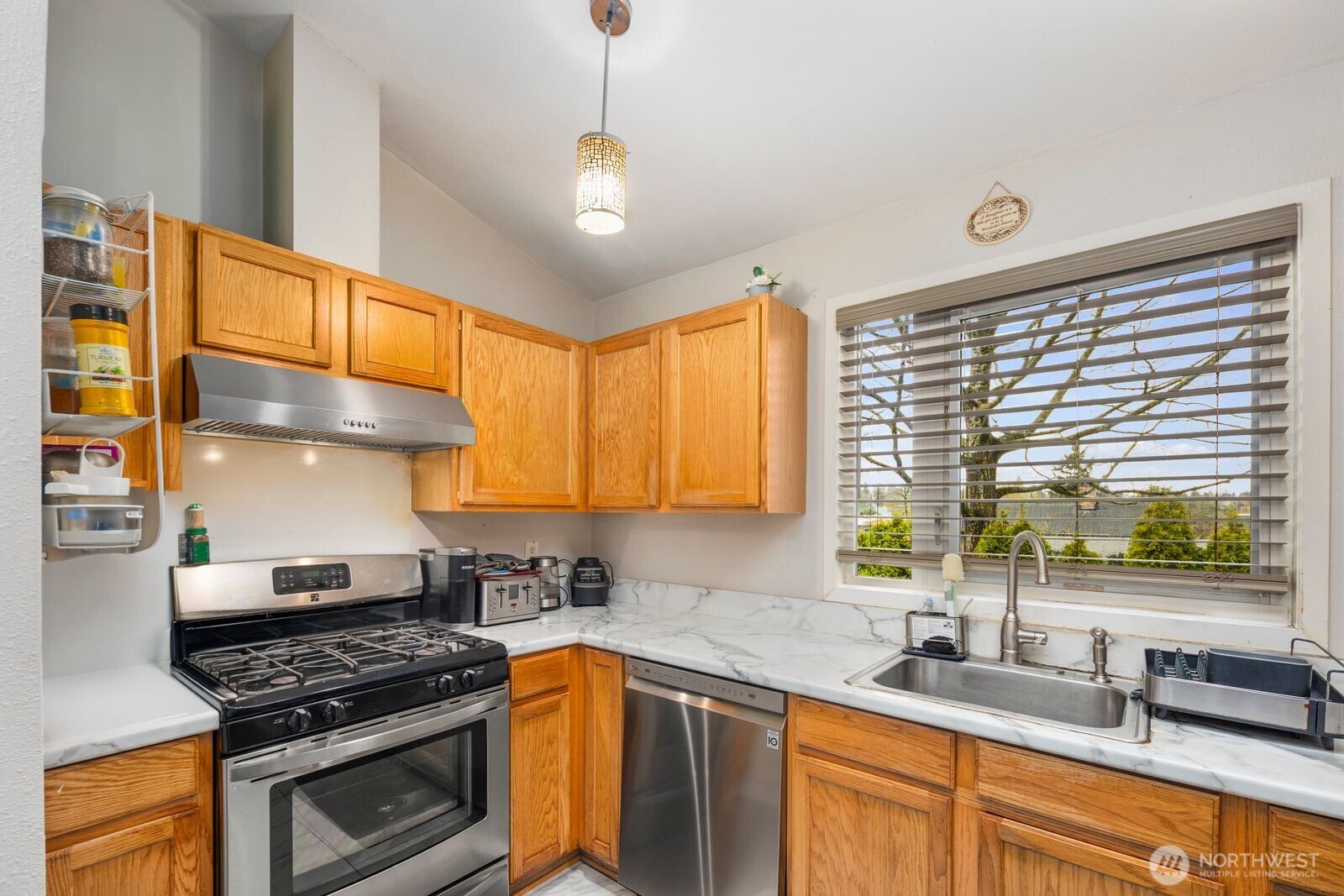 9452 25th Avenue SW, Seattle, WA 98106