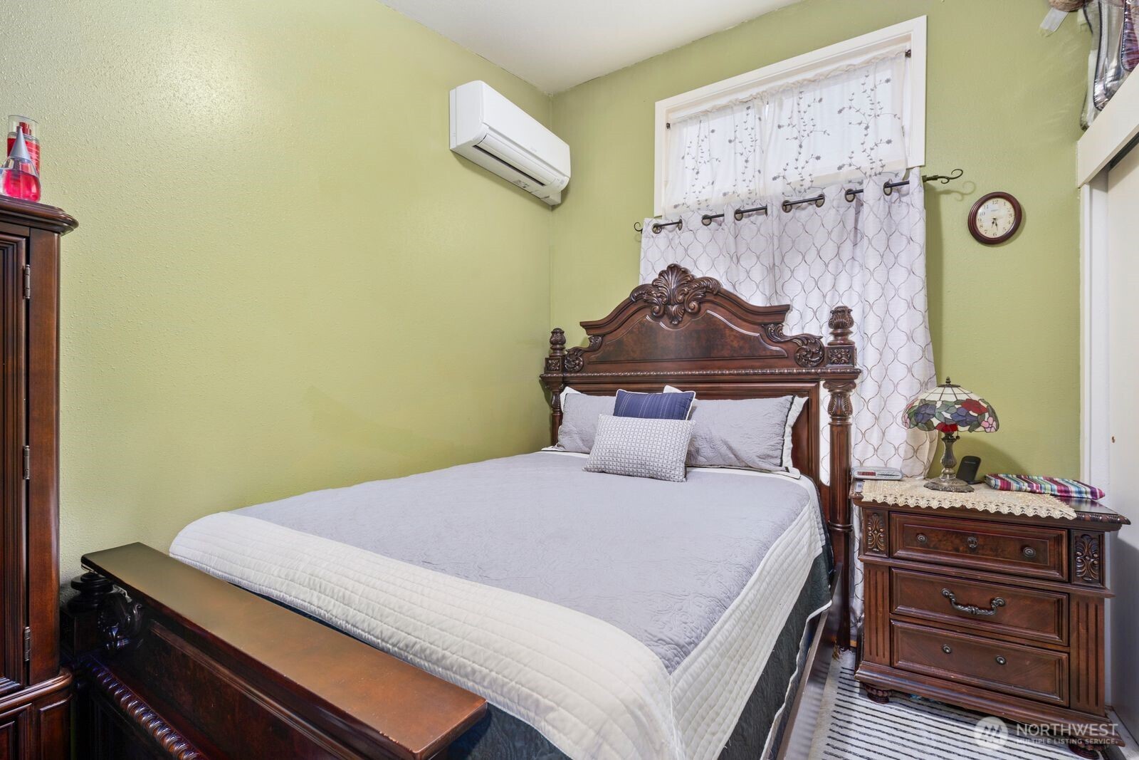 9452 25th Avenue SW, Seattle, WA 98106