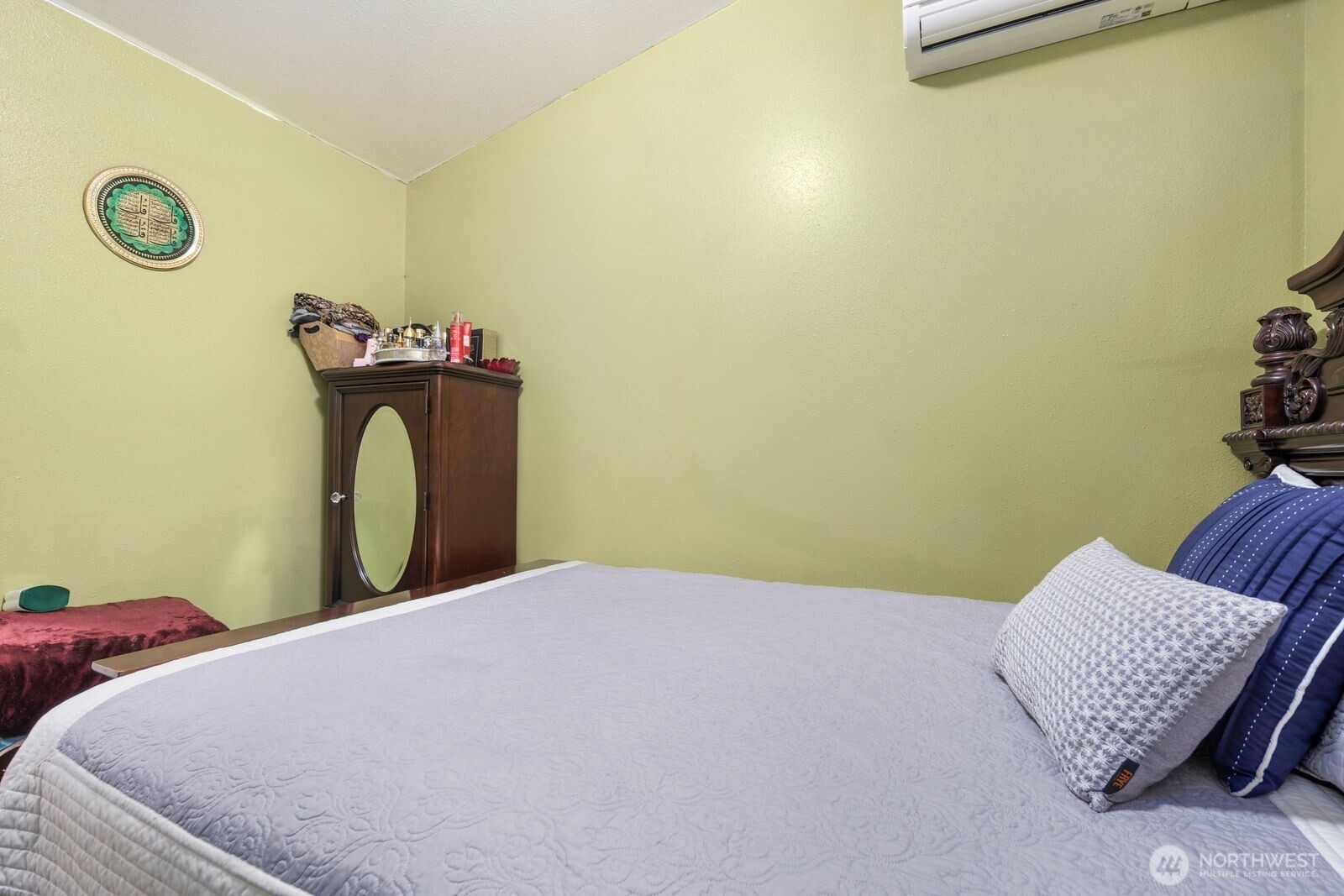 9452 25th Avenue SW, Seattle, WA 98106