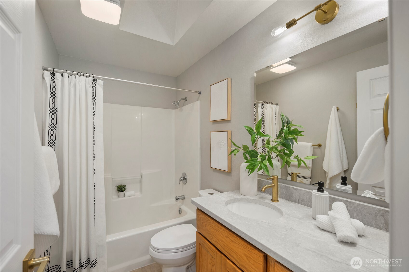 2000 Birch Court , Milton, WA 98354