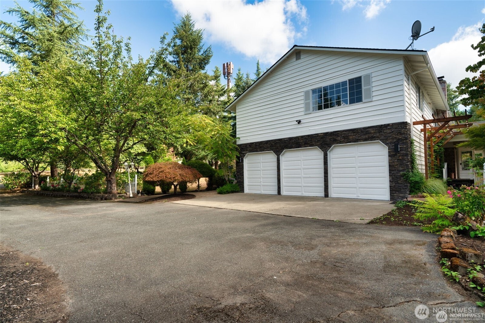15919 NE 165th Street , Woodinville, WA 98072