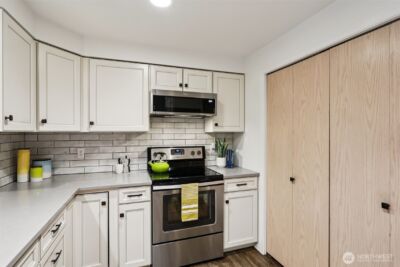 9242 Woodlawn Avenue N #B, Seattle, WA 98103 - Photo 11