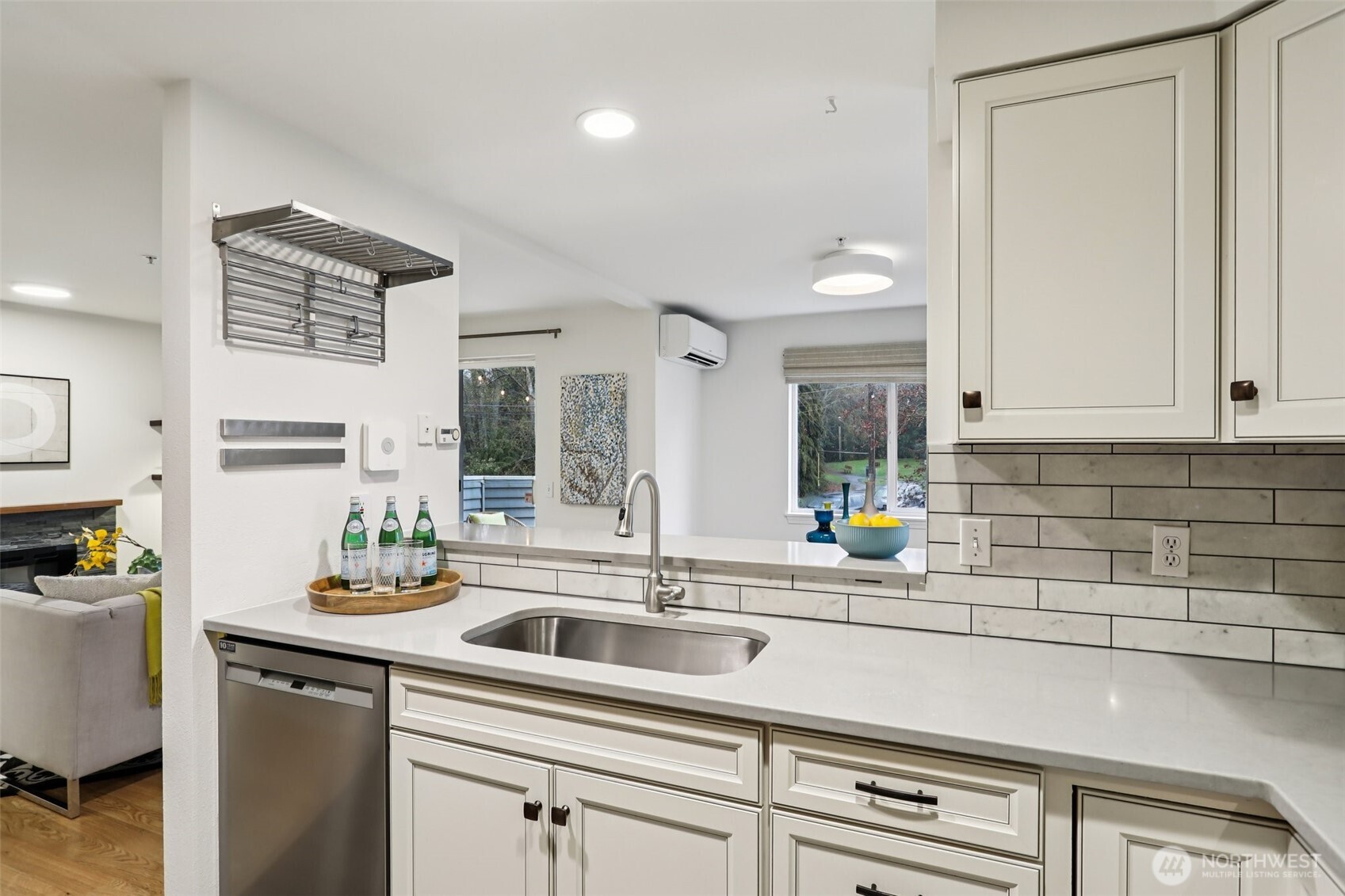 9242 Woodlawn Avenue N #B, Seattle, WA 98103