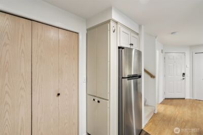 9242 Woodlawn Avenue N #B, Seattle, WA 98103 - Photo 13