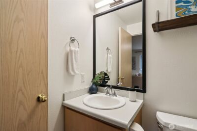 9242 Woodlawn Avenue N #B, Seattle, WA 98103 - Photo 14