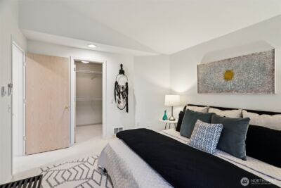 9242 Woodlawn Avenue N #B, Seattle, WA 98103 - Photo 18