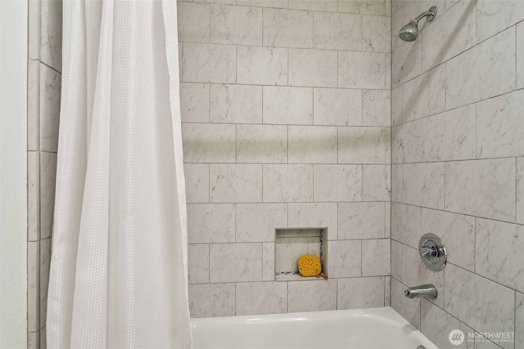 9242 Woodlawn Avenue N #B, Seattle, WA 98103