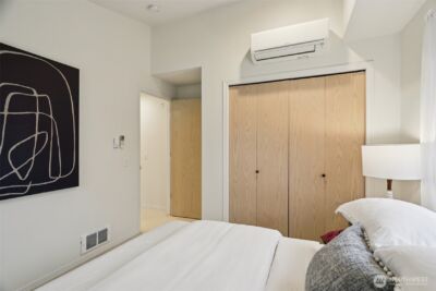 9242 Woodlawn Avenue N #B, Seattle, WA 98103 - Photo 23