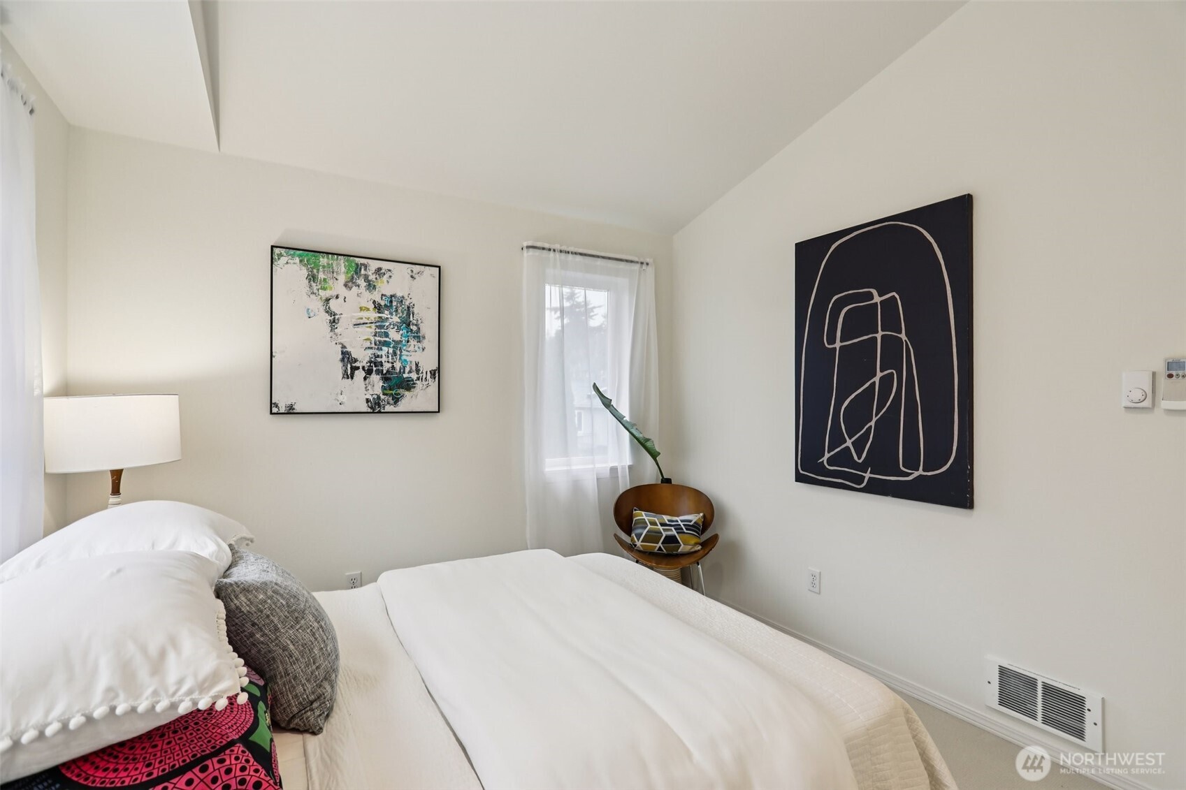 9242 Woodlawn Avenue N #B, Seattle, WA 98103