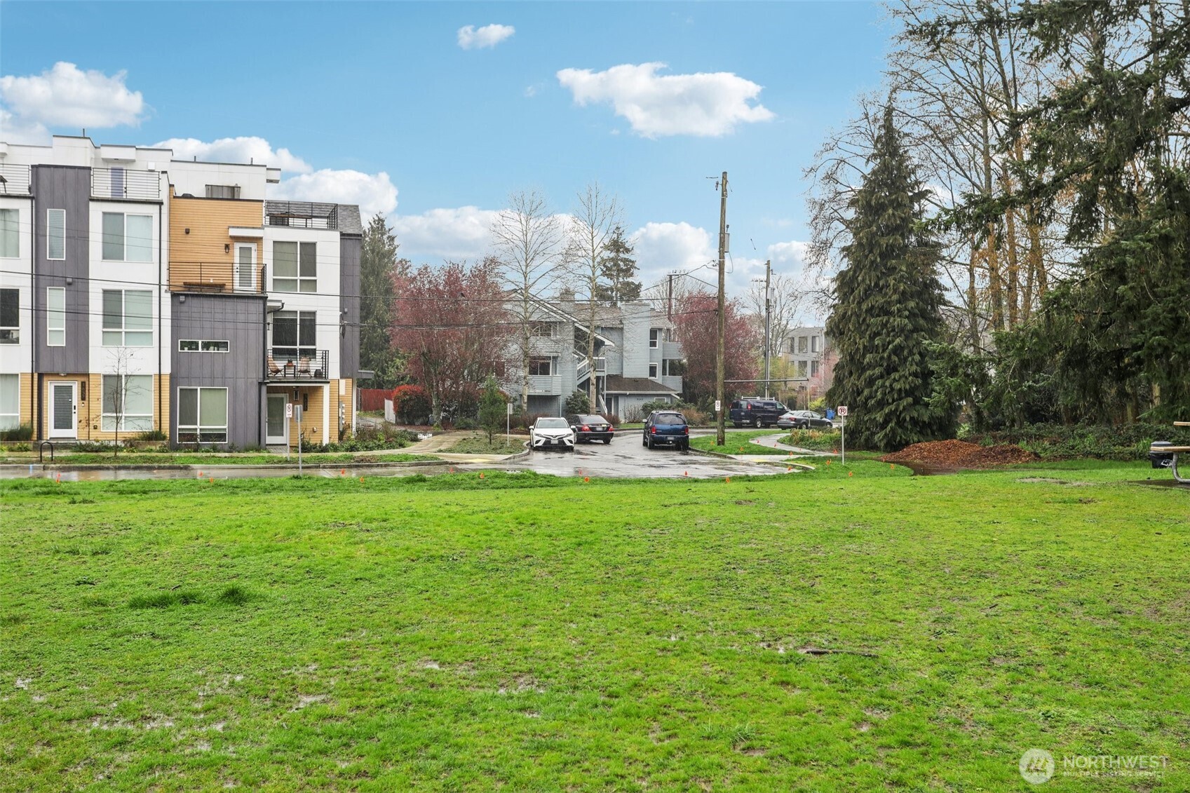 9242 Woodlawn Avenue N #B, Seattle, WA 98103