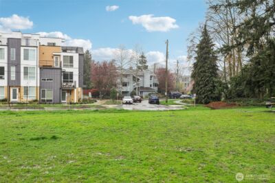 9242 Woodlawn Avenue N #B, Seattle, WA 98103 - Photo 28