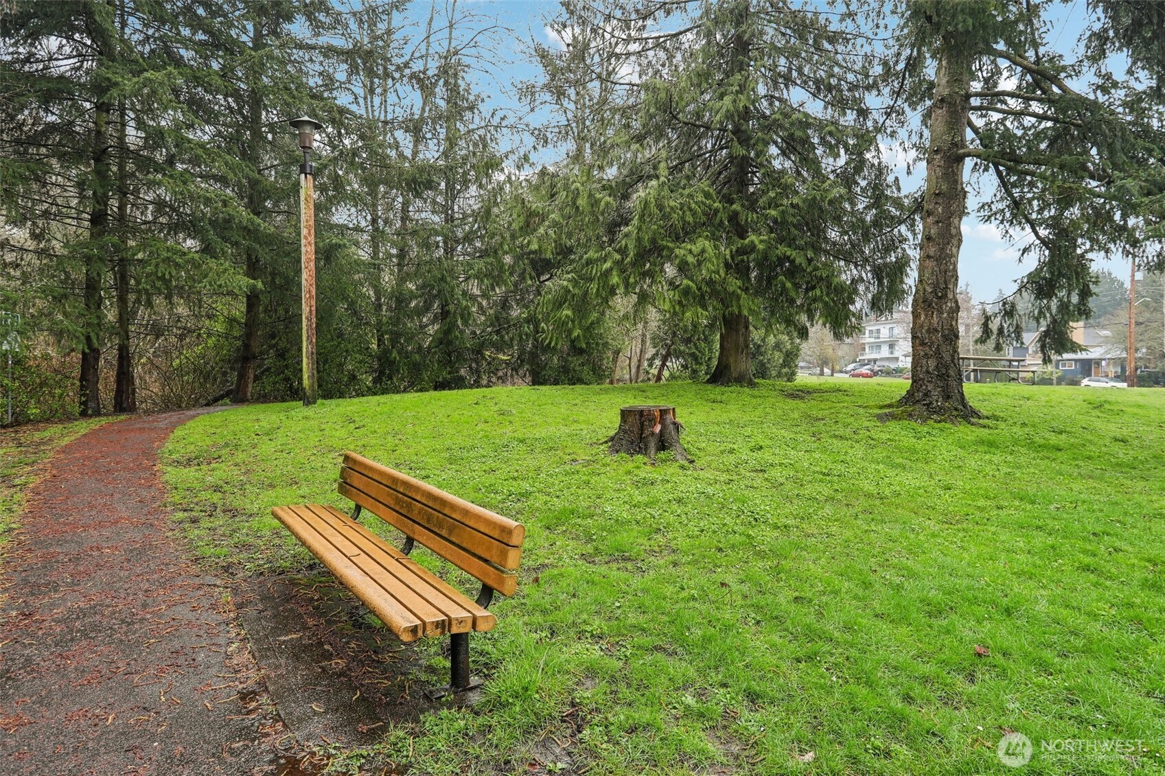 9242 Woodlawn Avenue N #B, Seattle, WA 98103