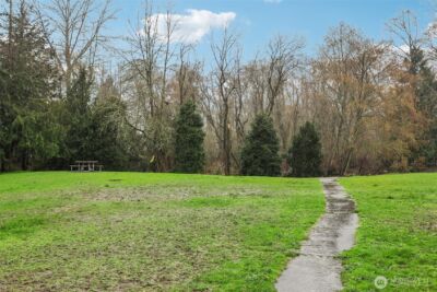 9242 Woodlawn Avenue N #B, Seattle, WA 98103 - Photo 30