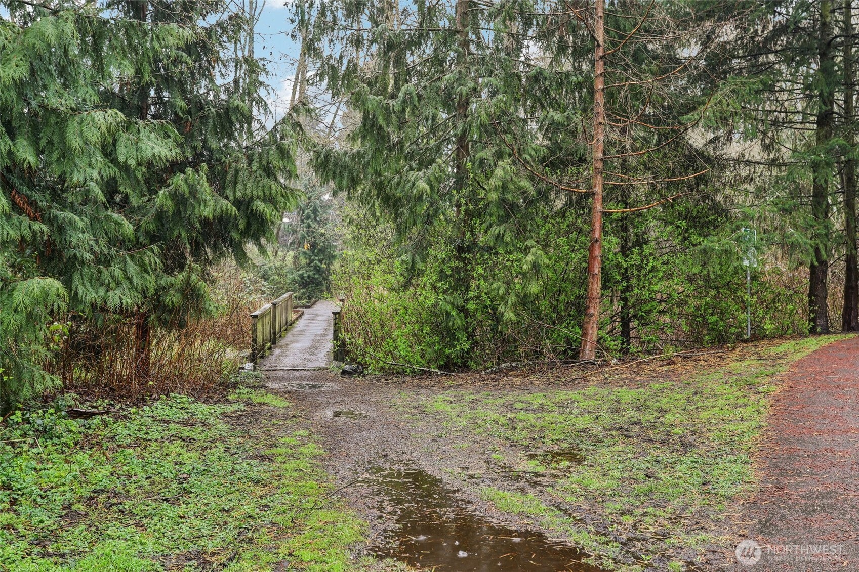 9242 Woodlawn Avenue N #B, Seattle, WA 98103