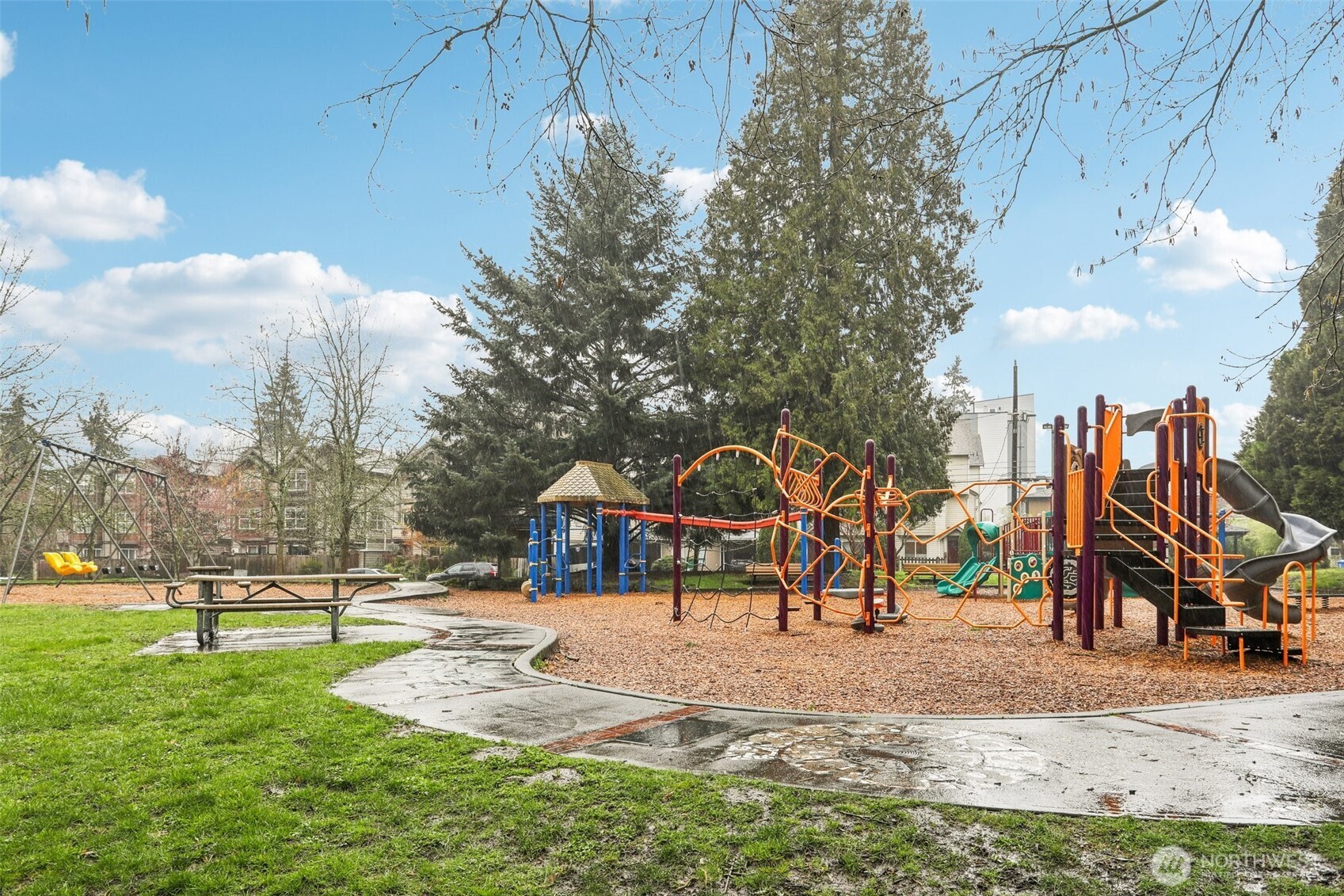 9242 Woodlawn Avenue N #B, Seattle, WA 98103