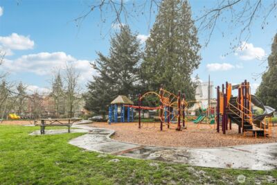 9242 Woodlawn Avenue N #B, Seattle, WA 98103 - Photo 32