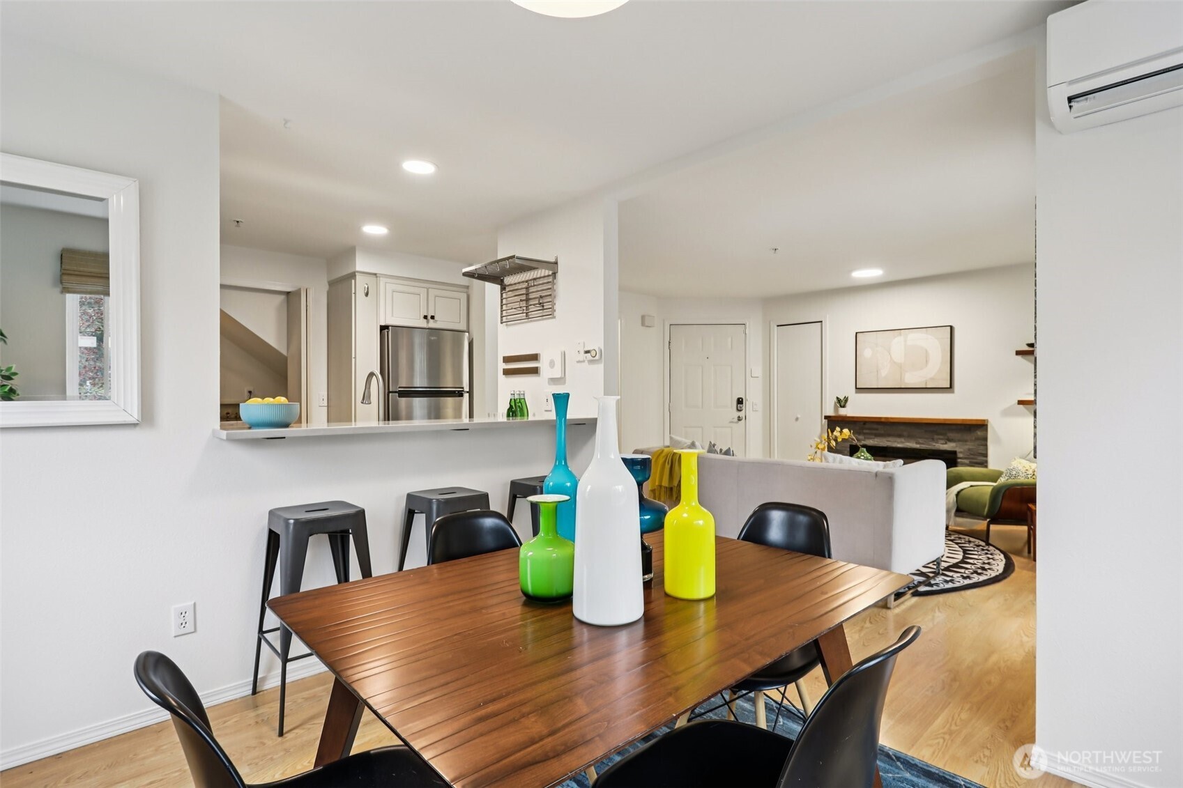 9242 Woodlawn Avenue N #B, Seattle, WA 98103