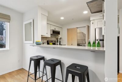 9242 Woodlawn Avenue N #B, Seattle, WA 98103 - Photo 10