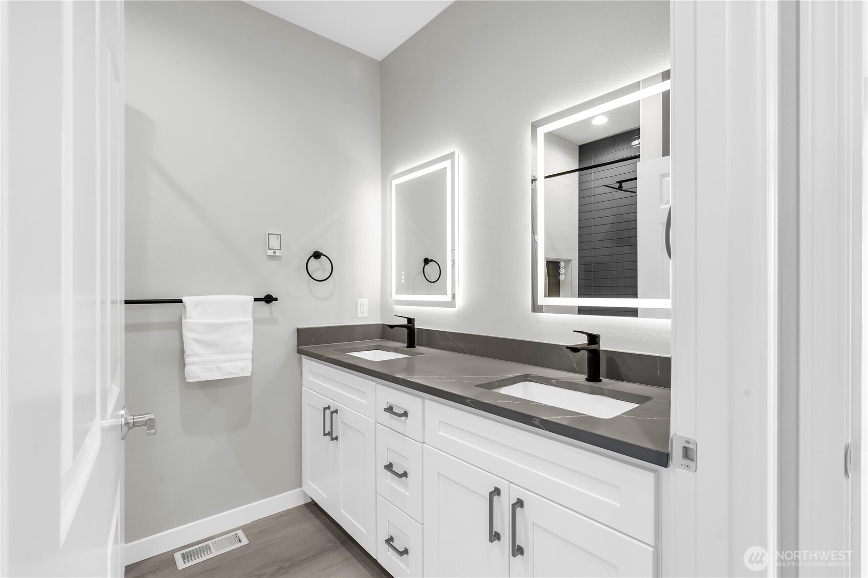 441 NE Alder Street #1 & 2, Issaquah, WA 98027-3422