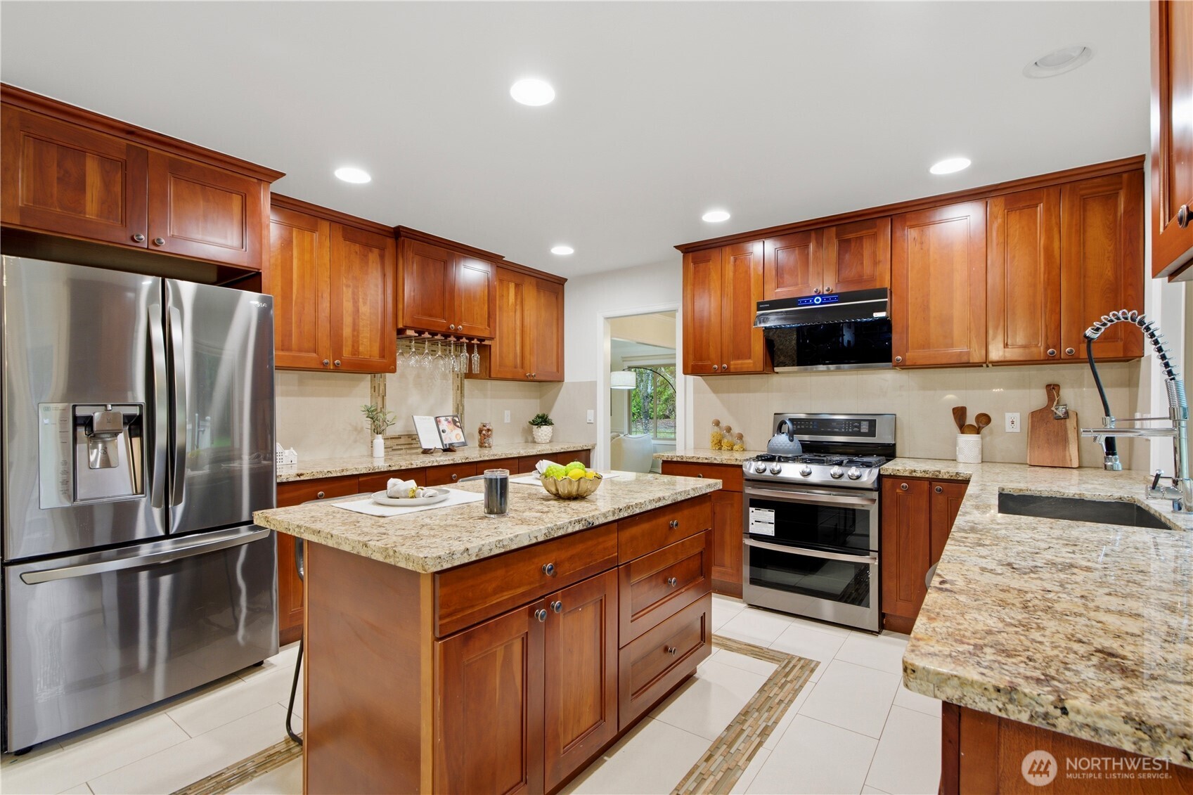 26419 NE 27th Dr , Redmond, WA 98053