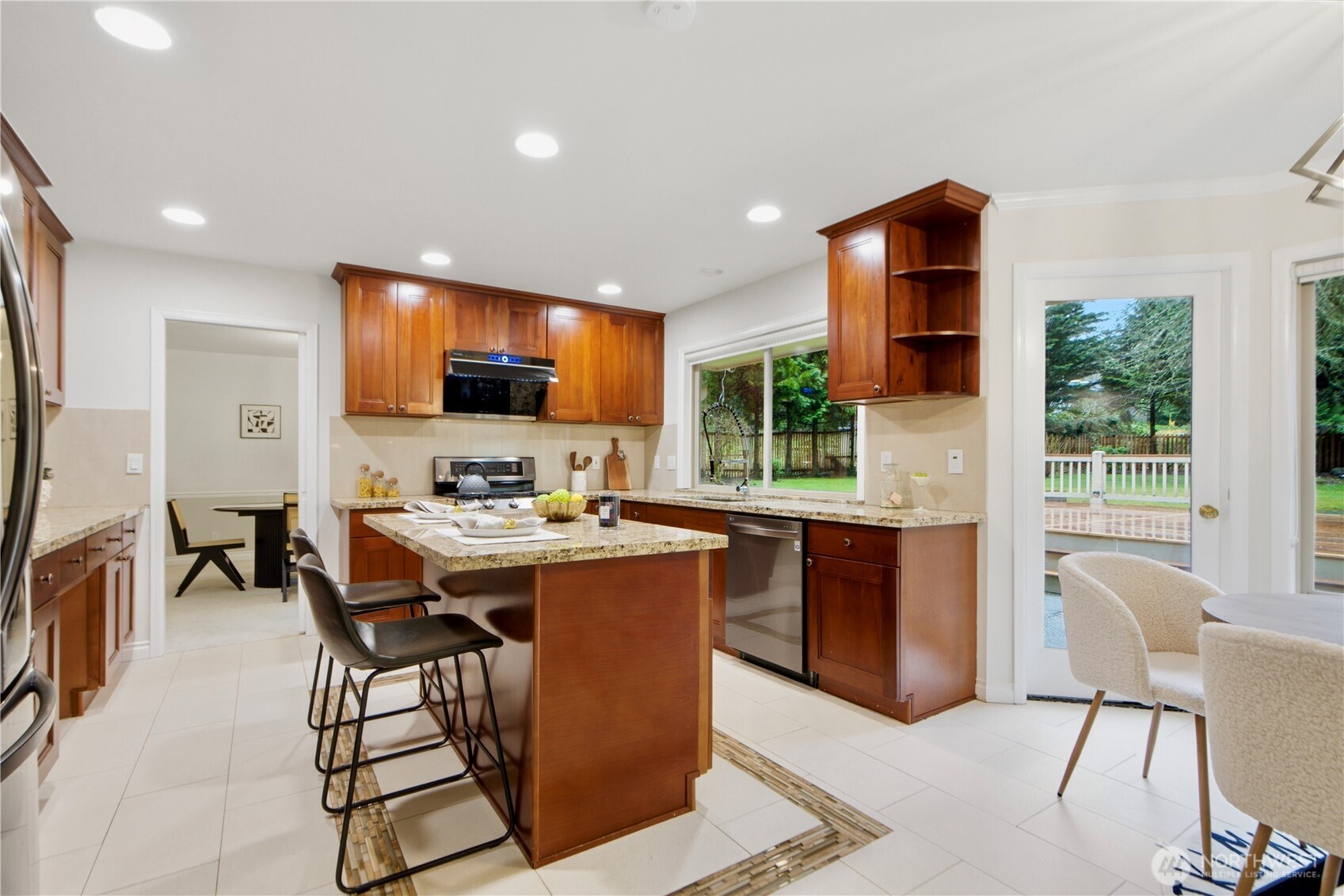 26419 NE 27th Dr , Redmond, WA 98053