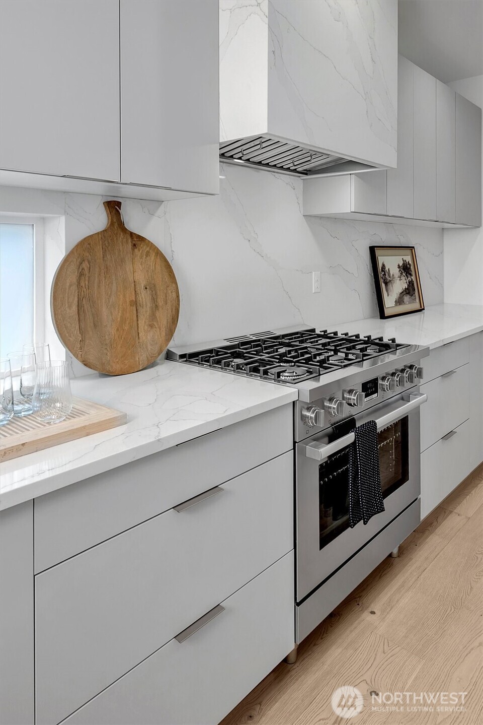 417 102nd Avenue SE, Bellevue, WA 98004