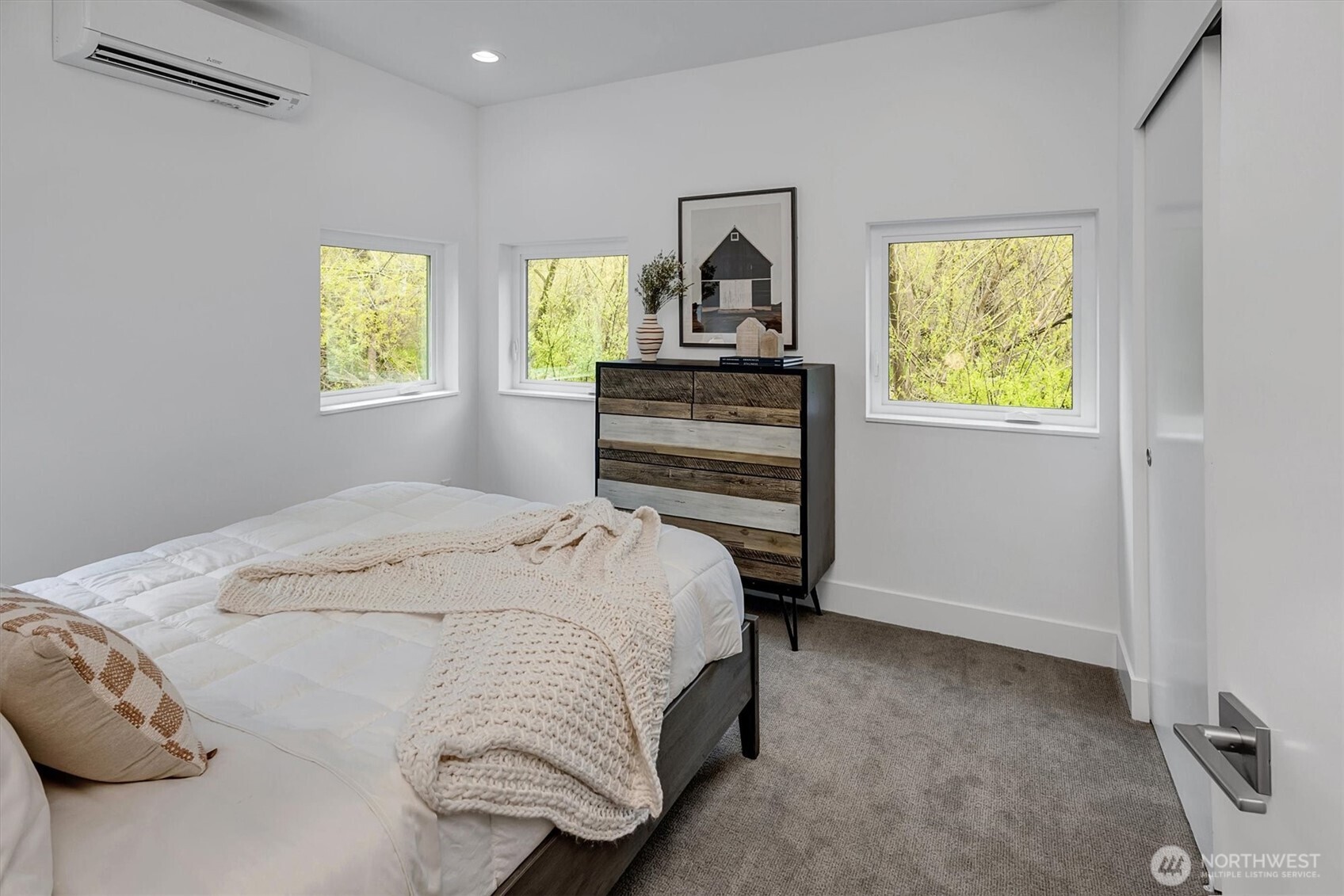 417 102nd Avenue SE, Bellevue, WA 98004