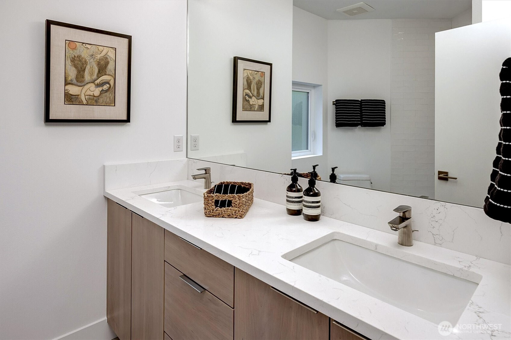 417 102nd Avenue SE, Bellevue, WA 98004