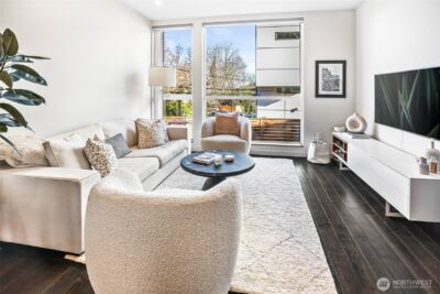 3220 Franklin Avenue E, Seattle, WA 98102 - Photo 2