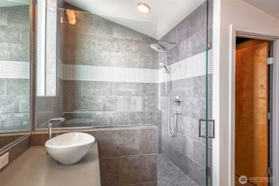 3220 Franklin Avenue E, Seattle, WA 98102 - Photo 10