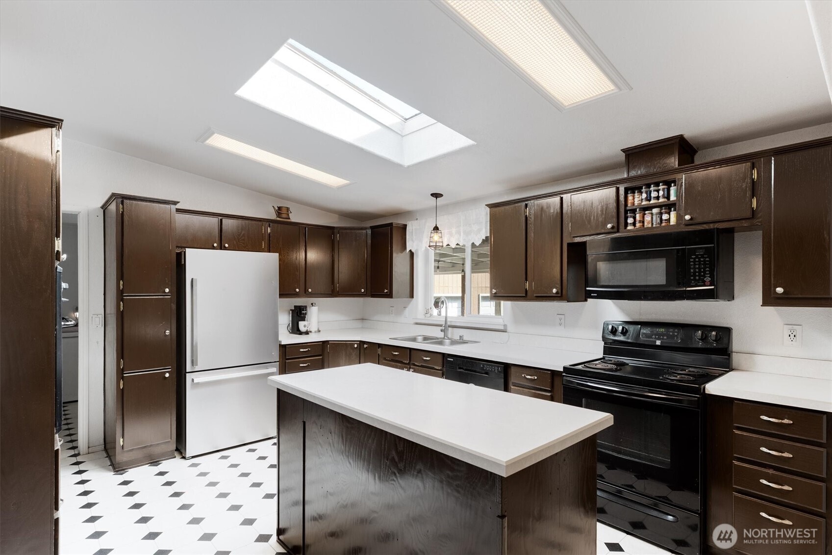 1556 Kool Road , Kelso, WA 98626