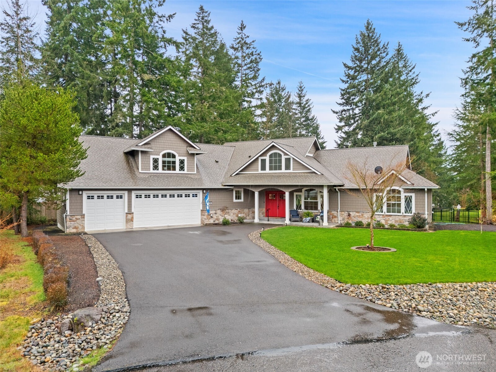 141 E Hofaker Road , Allyn, WA 98524