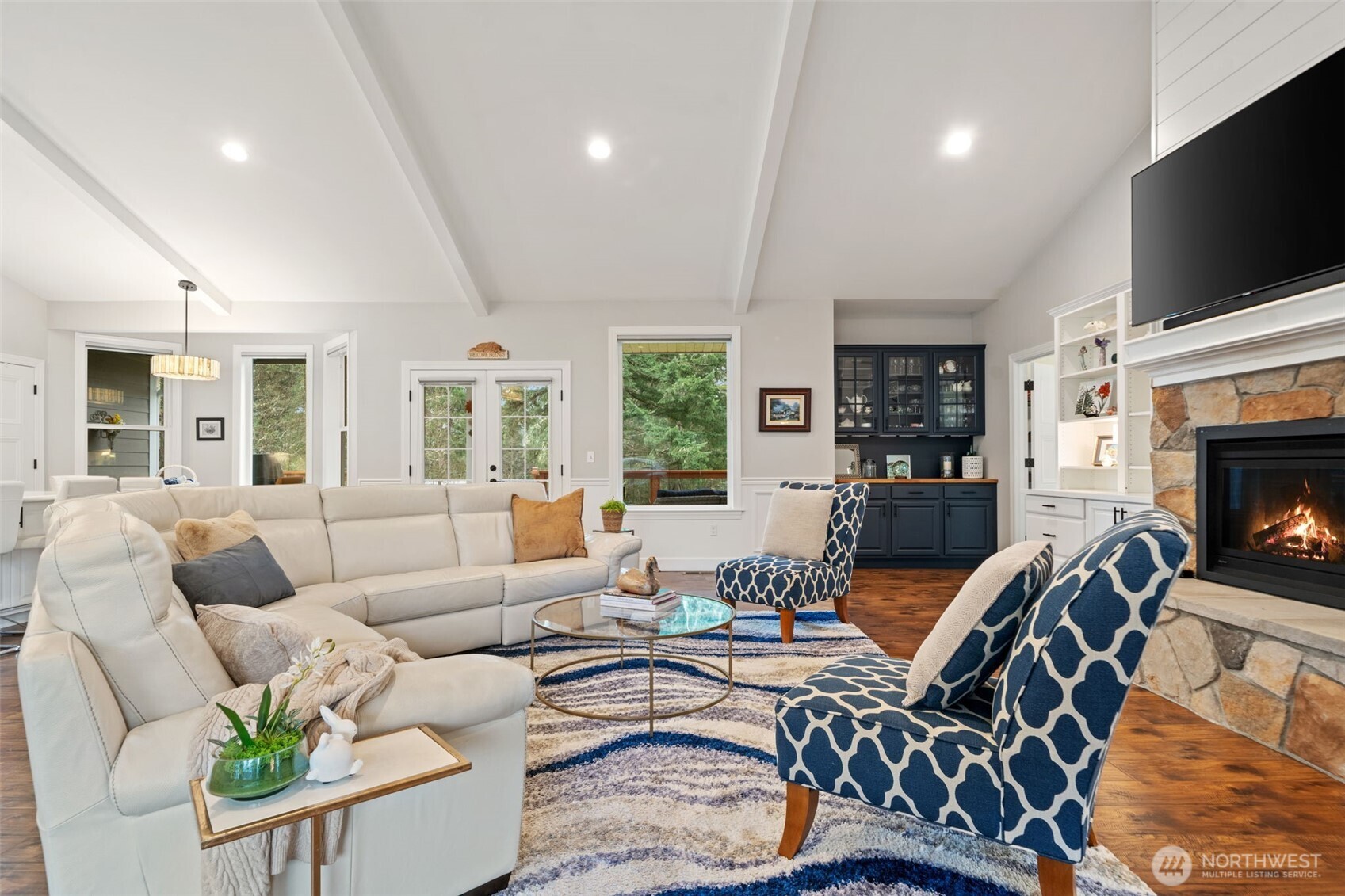 141 E Hofaker Road , Allyn, WA 98524