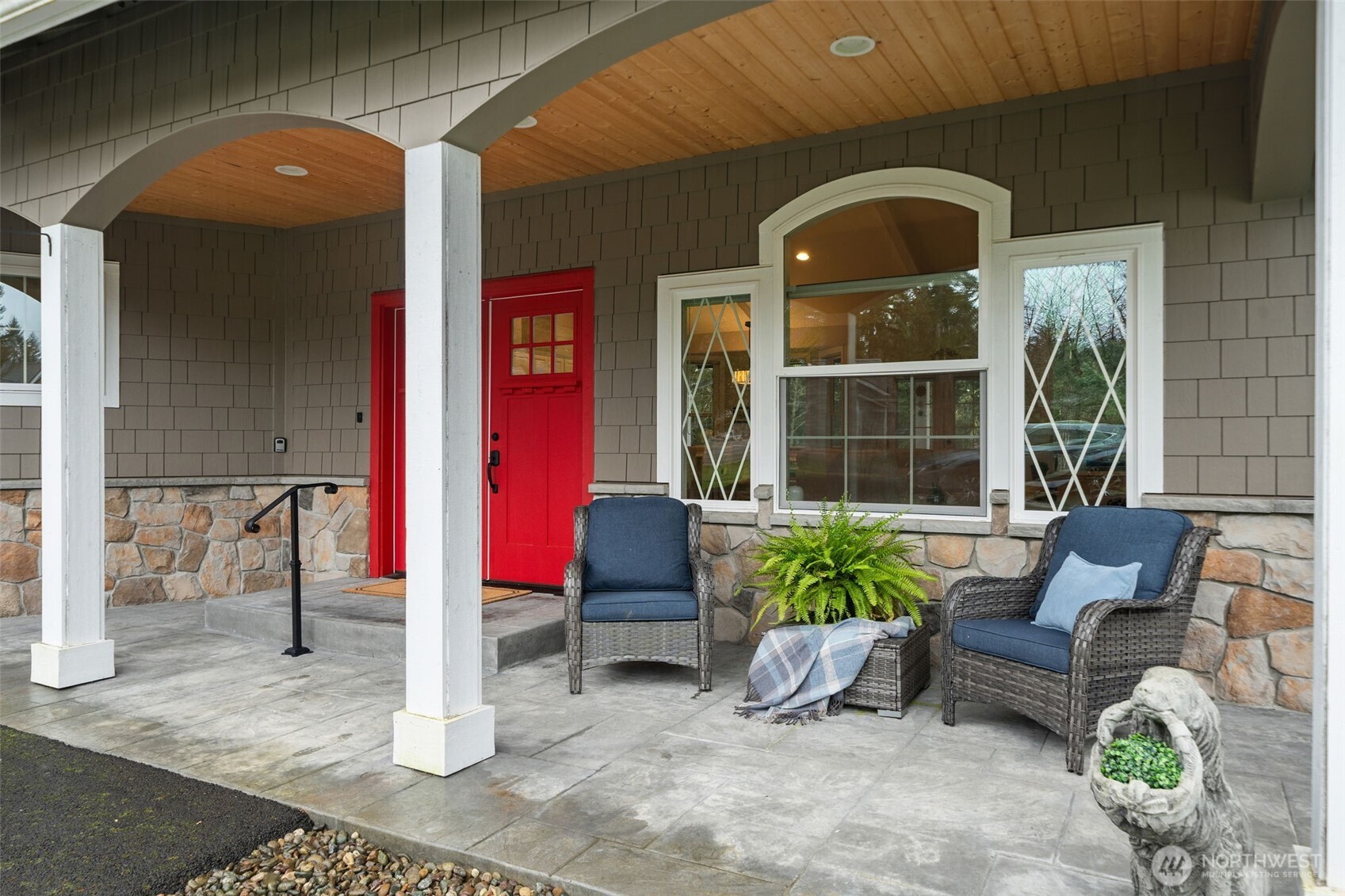 141 E Hofaker Road , Allyn, WA 98524