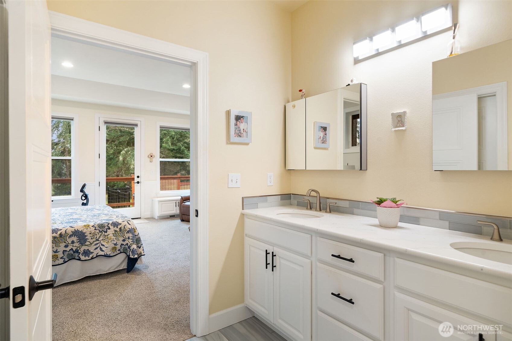 141 E Hofaker Road , Allyn, WA 98524