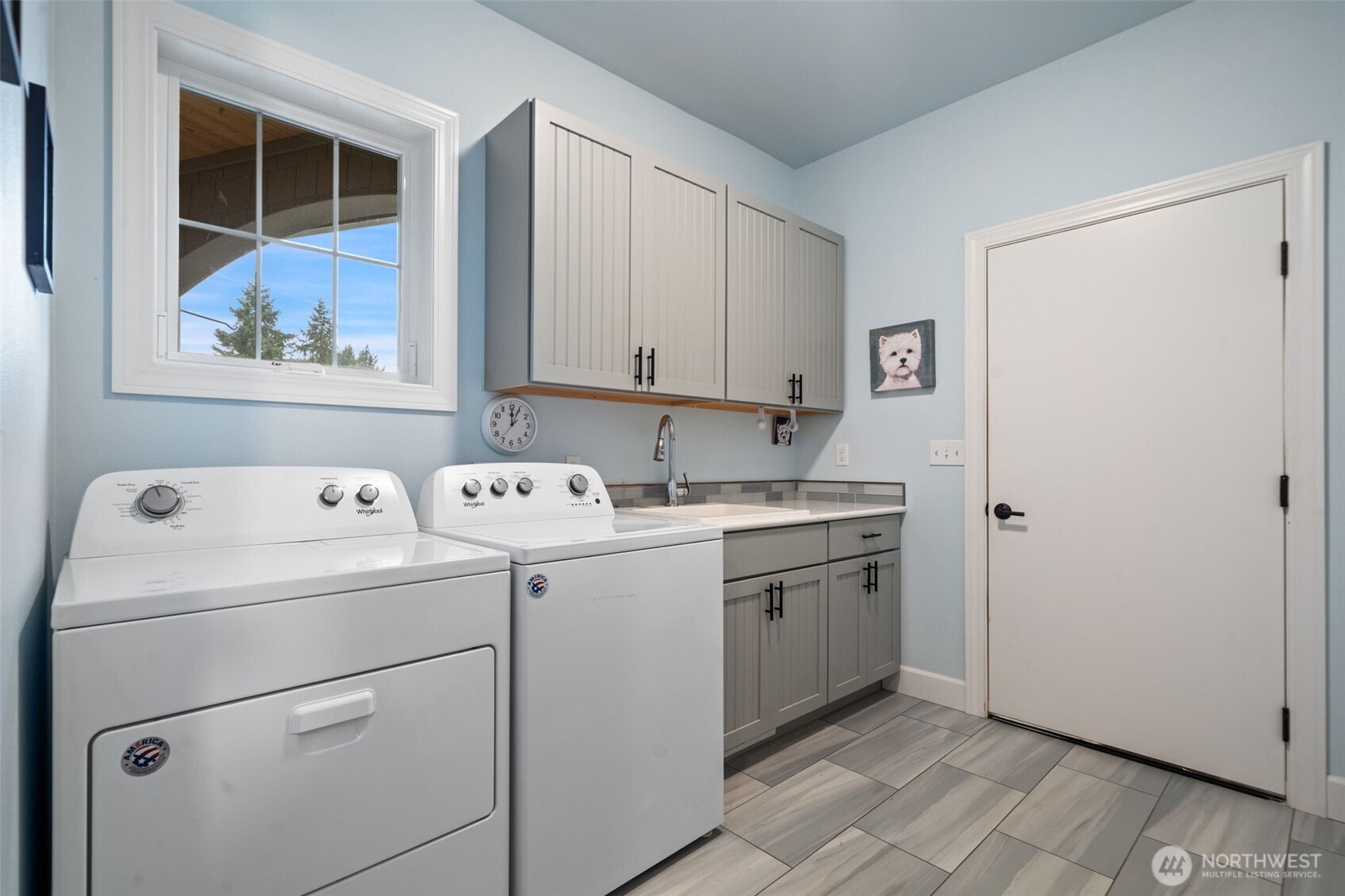 141 E Hofaker Road , Allyn, WA 98524