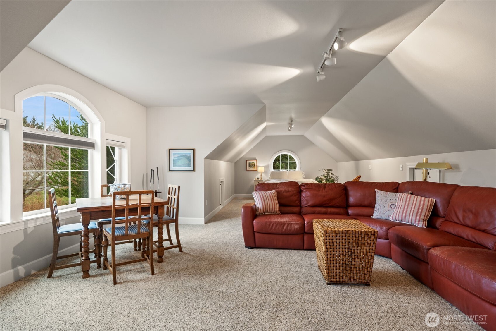 141 E Hofaker Road , Allyn, WA 98524