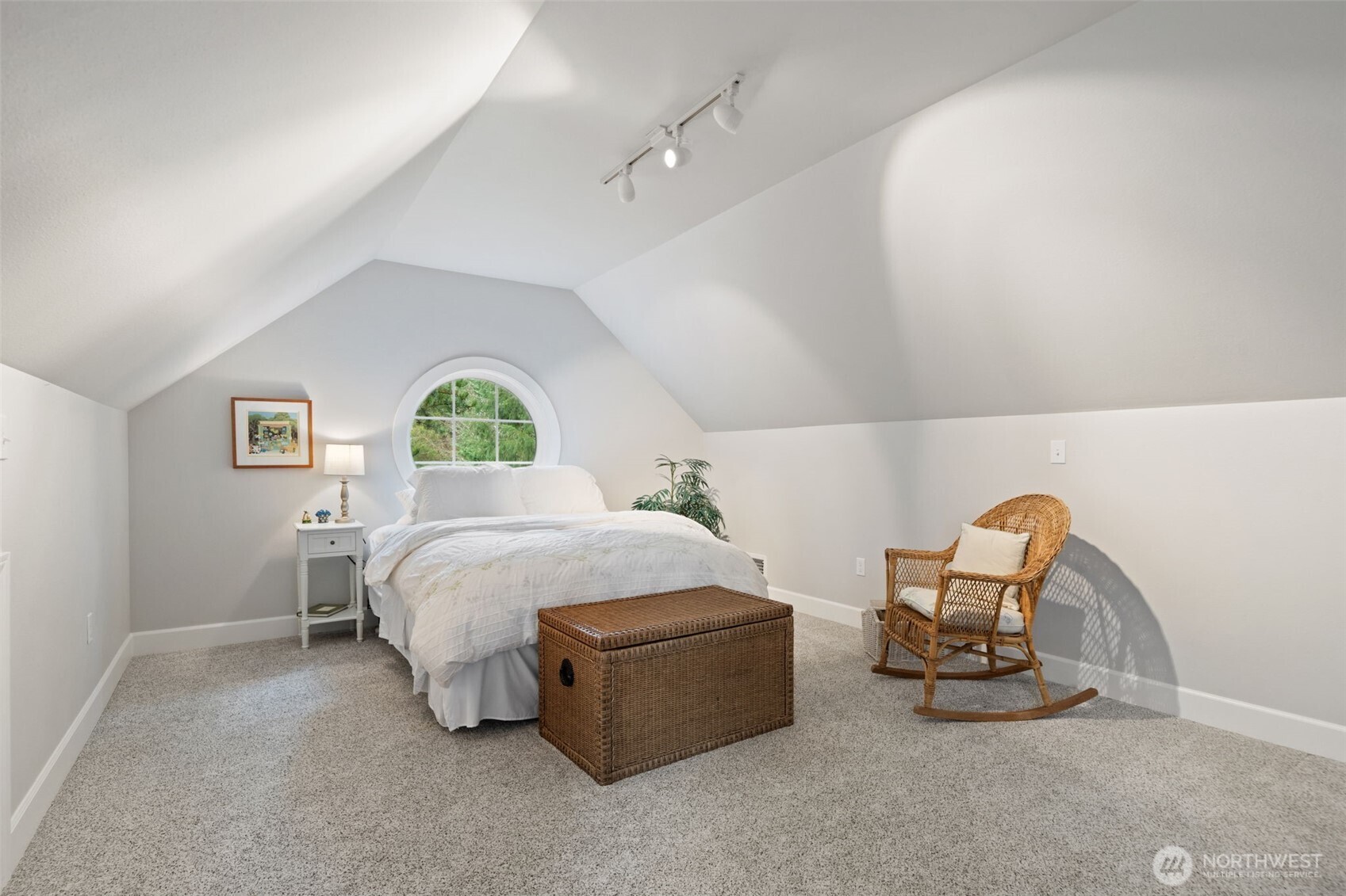 141 E Hofaker Road , Allyn, WA 98524