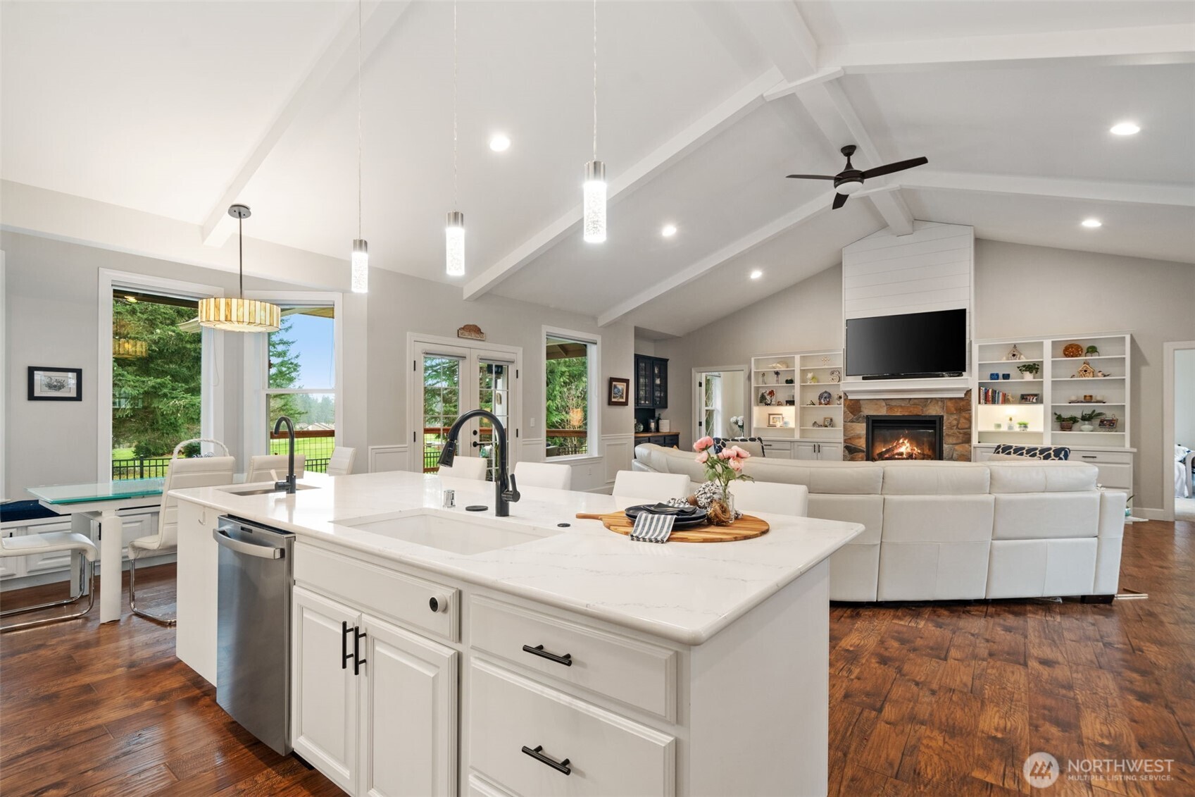 141 E Hofaker Road , Allyn, WA 98524