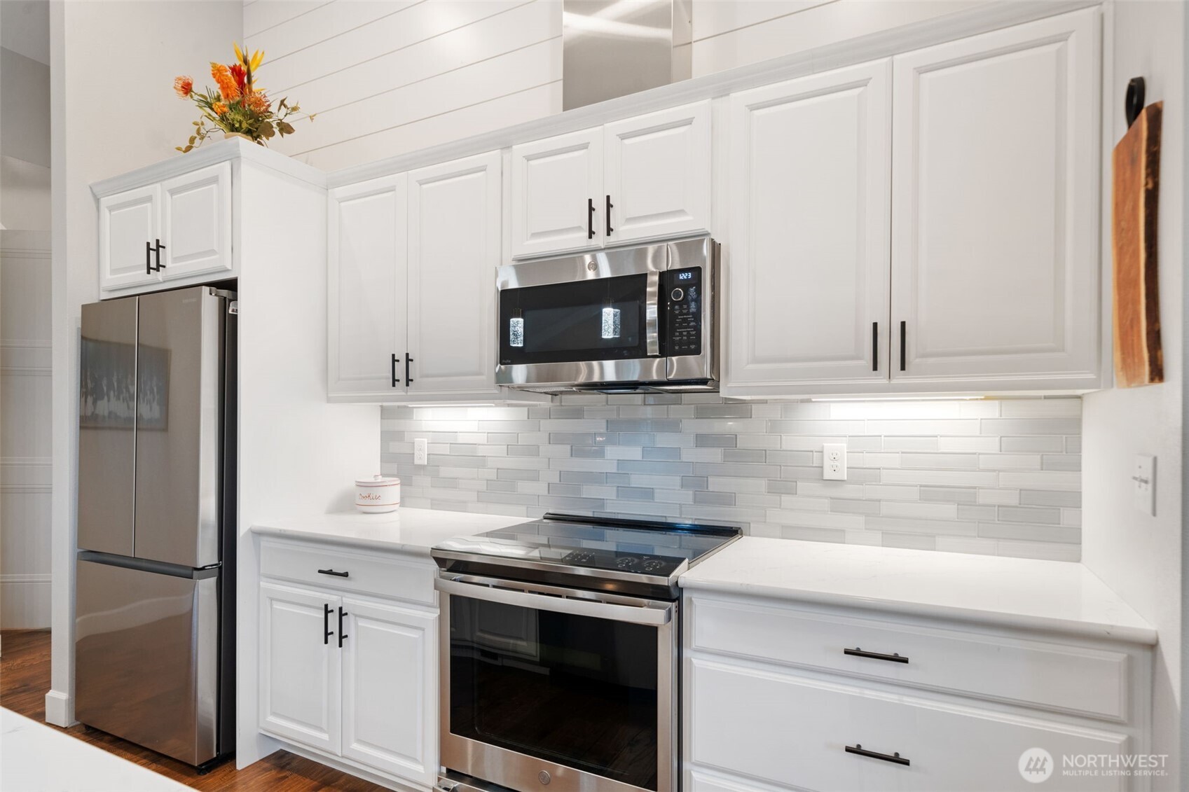 141 E Hofaker Road , Allyn, WA 98524