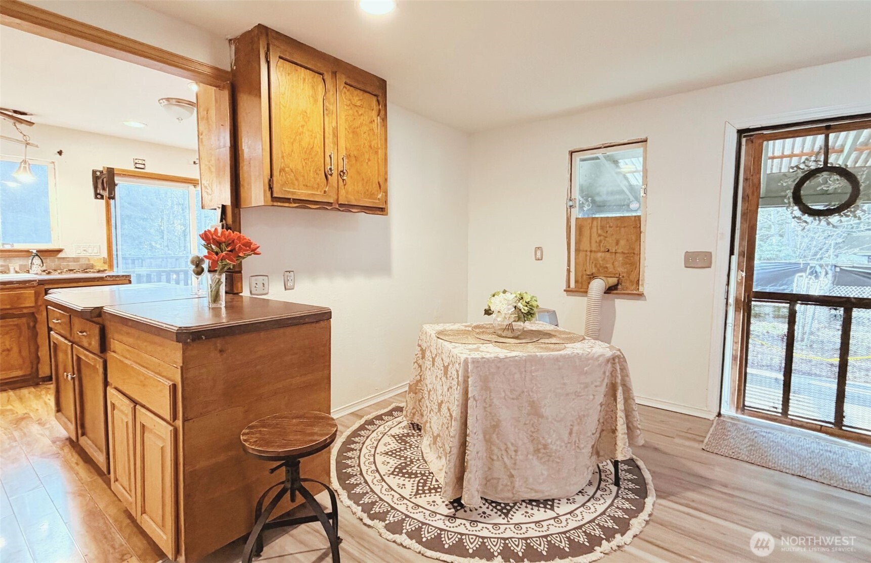 7525 N Center Court , Concrete, WA 98237