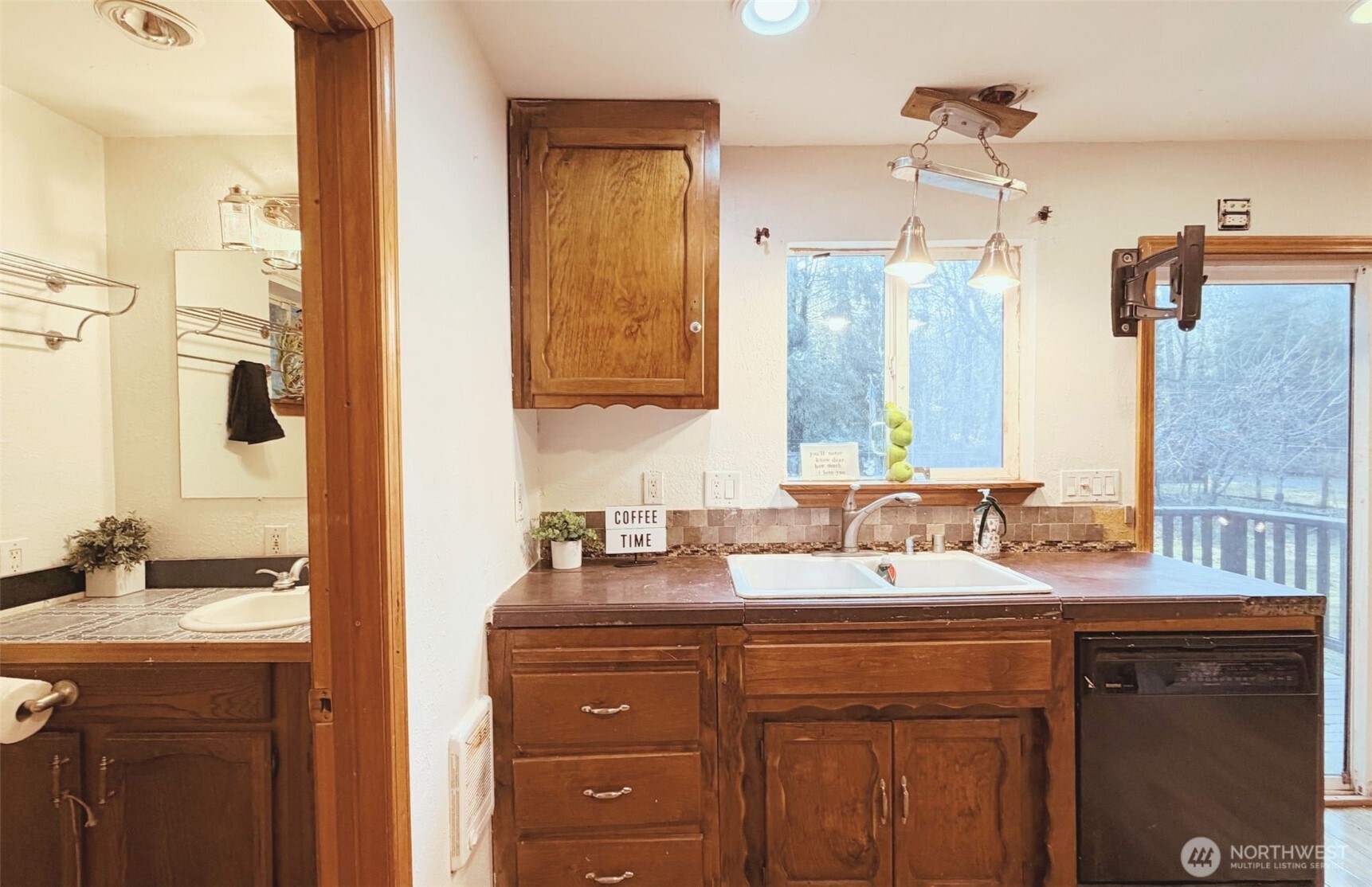 7525 N Center Court , Concrete, WA 98237